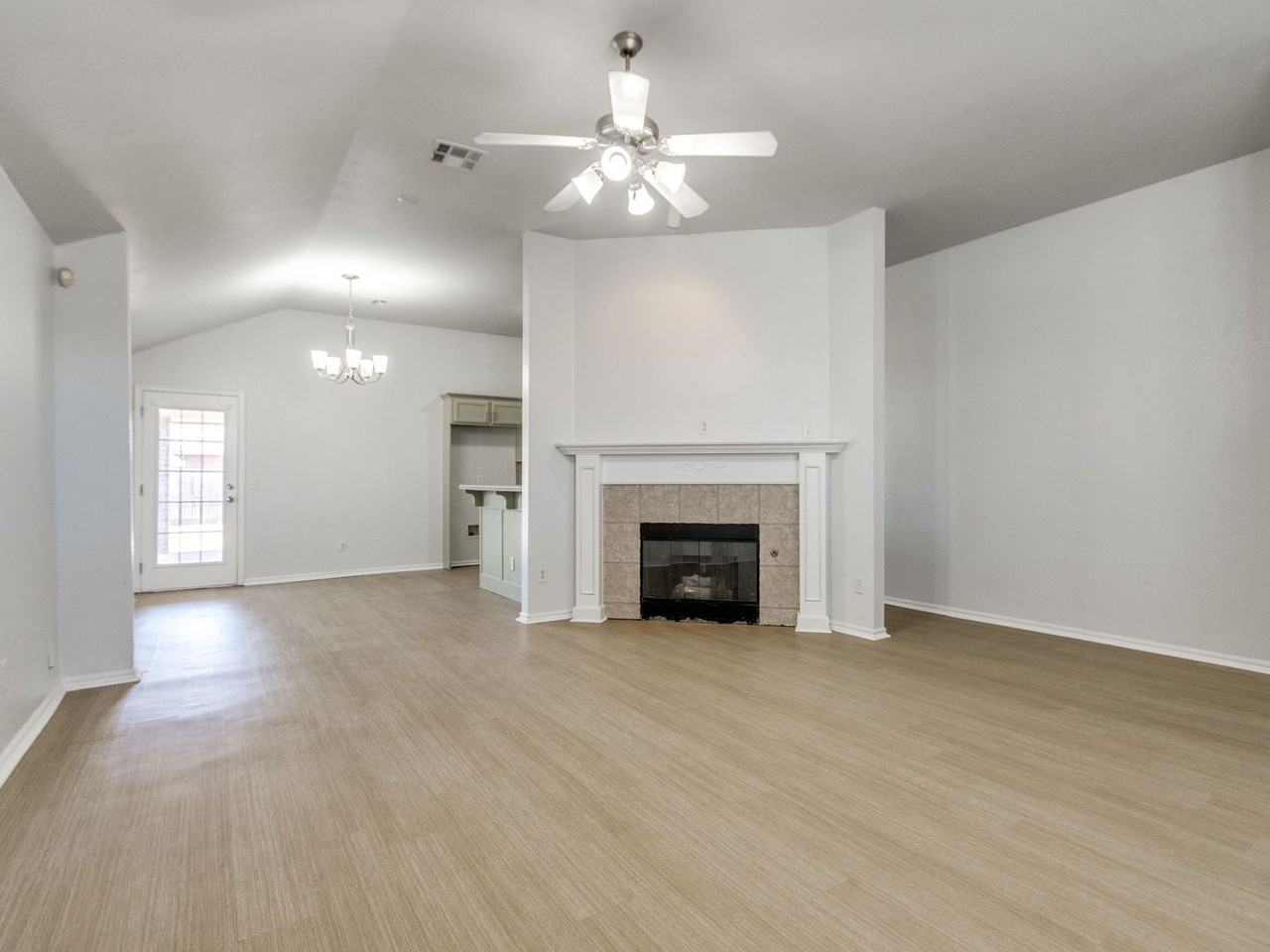 21998 Homesteaders Rd - Photo 2 of 20