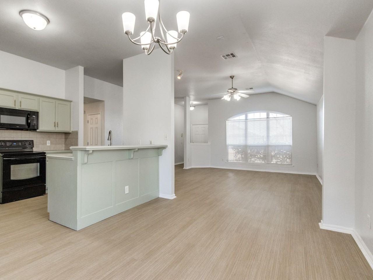 21998 Homesteaders Rd - Photo 5 of 20