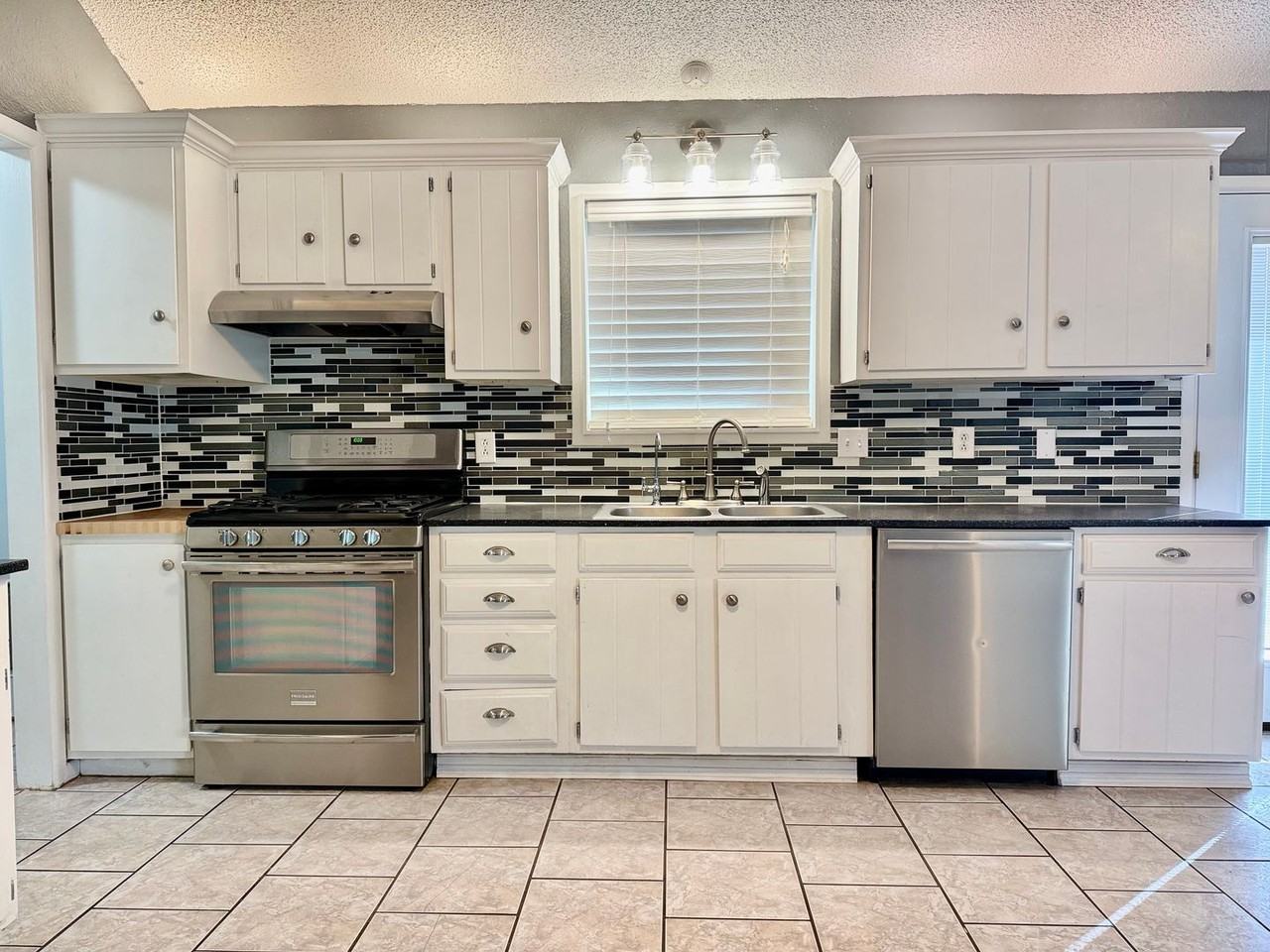 2515 Emerson Dr - Photo 5 of 18