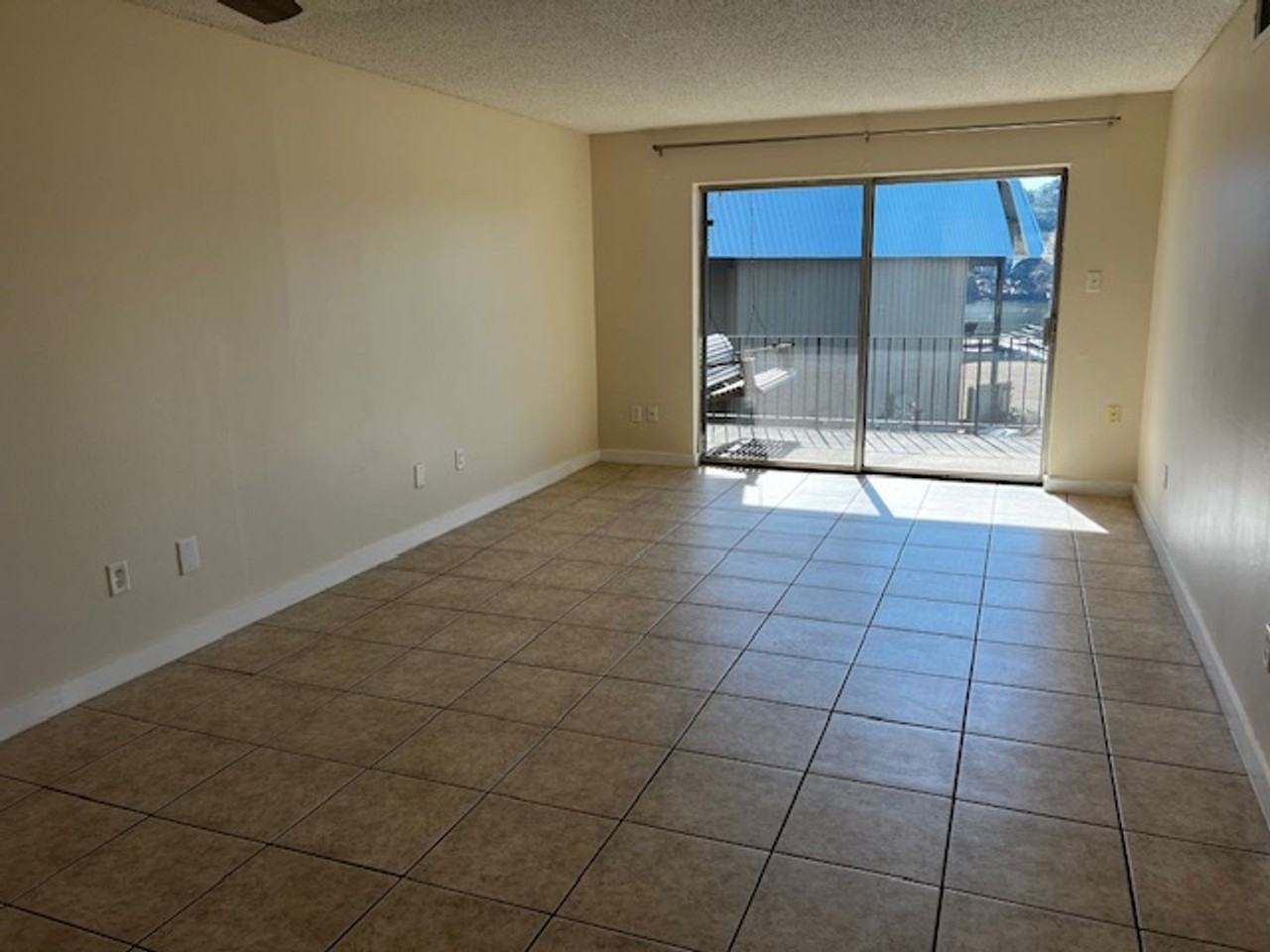 207 Riverbend Dr #207 - Photo 4 of 26