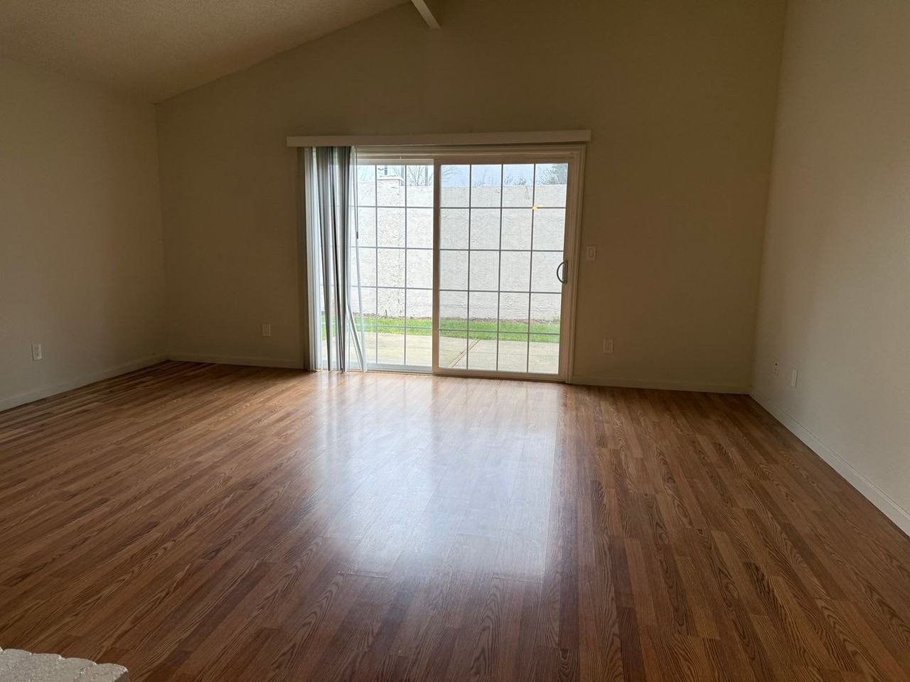 1270 Hartford Cir - Photo 6 of 8