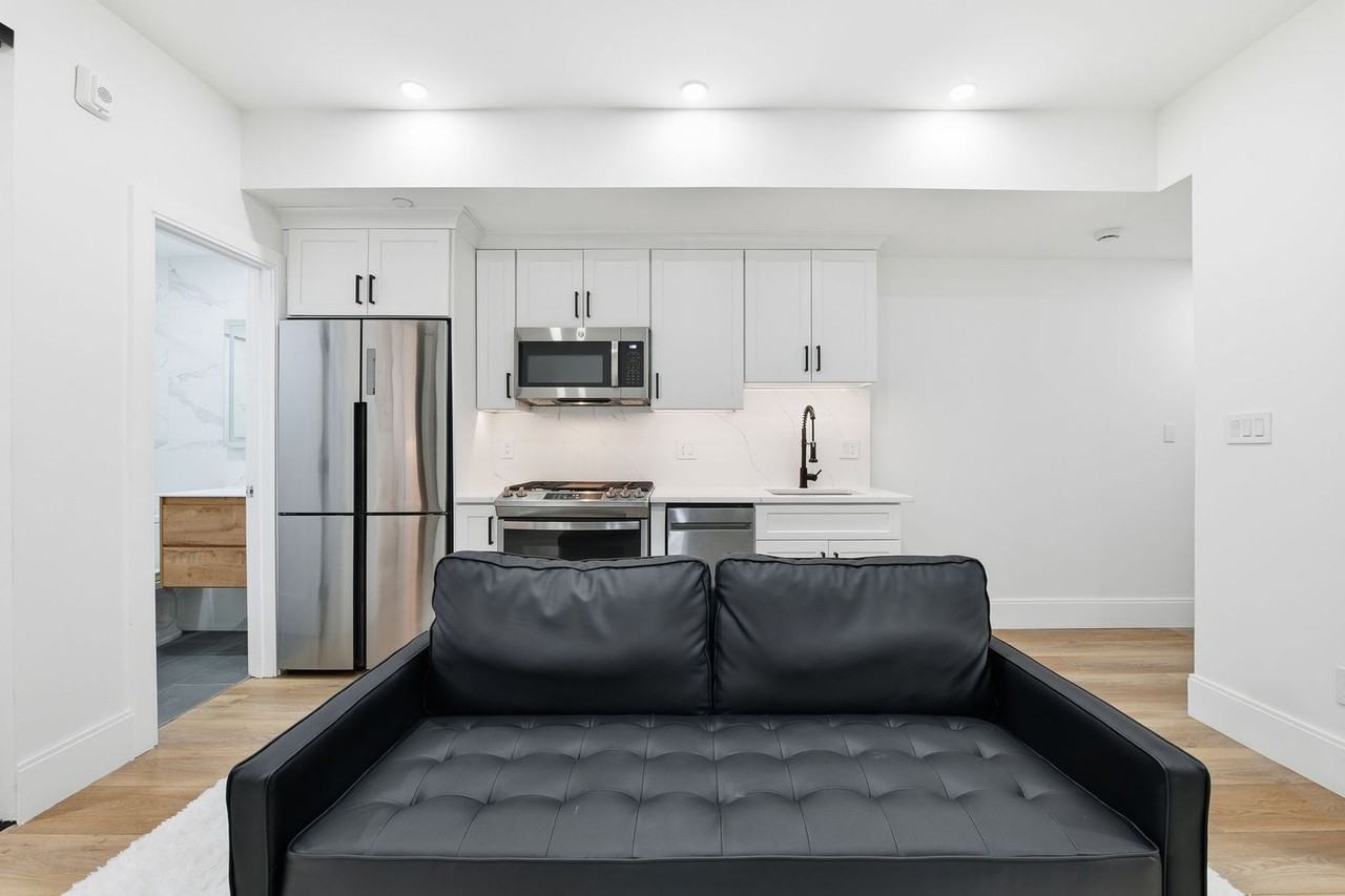 1714 Euclid St Nw #2 - Photo 7 of 20