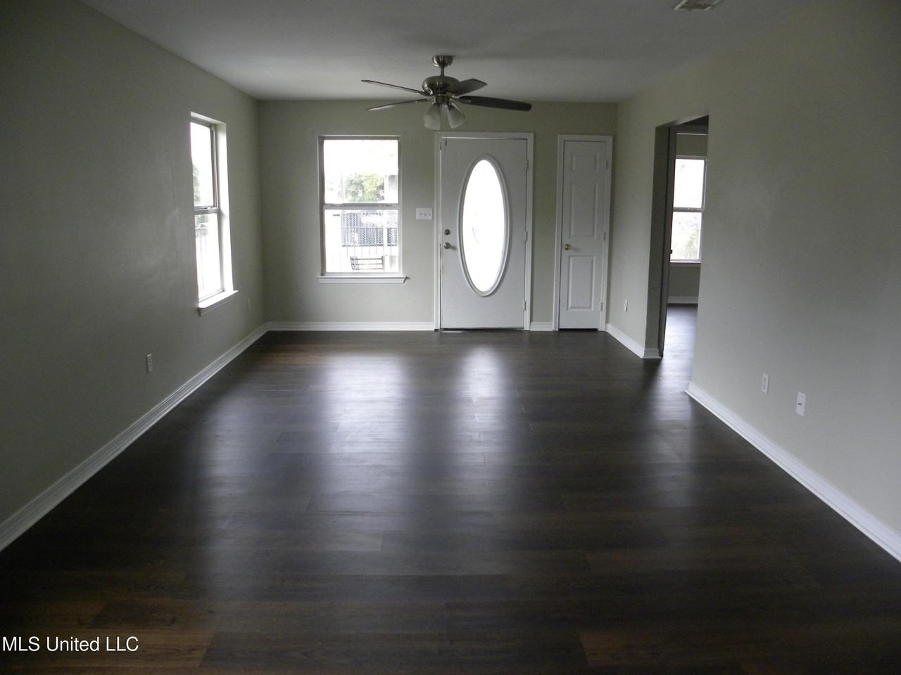 270 Rodenberg Ave - Photo 3 of 20