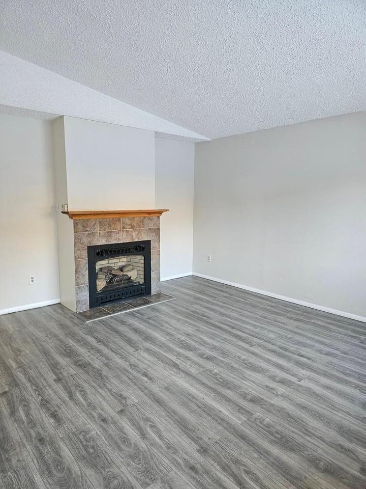 950 N Park Dr - Photo 2 of 17