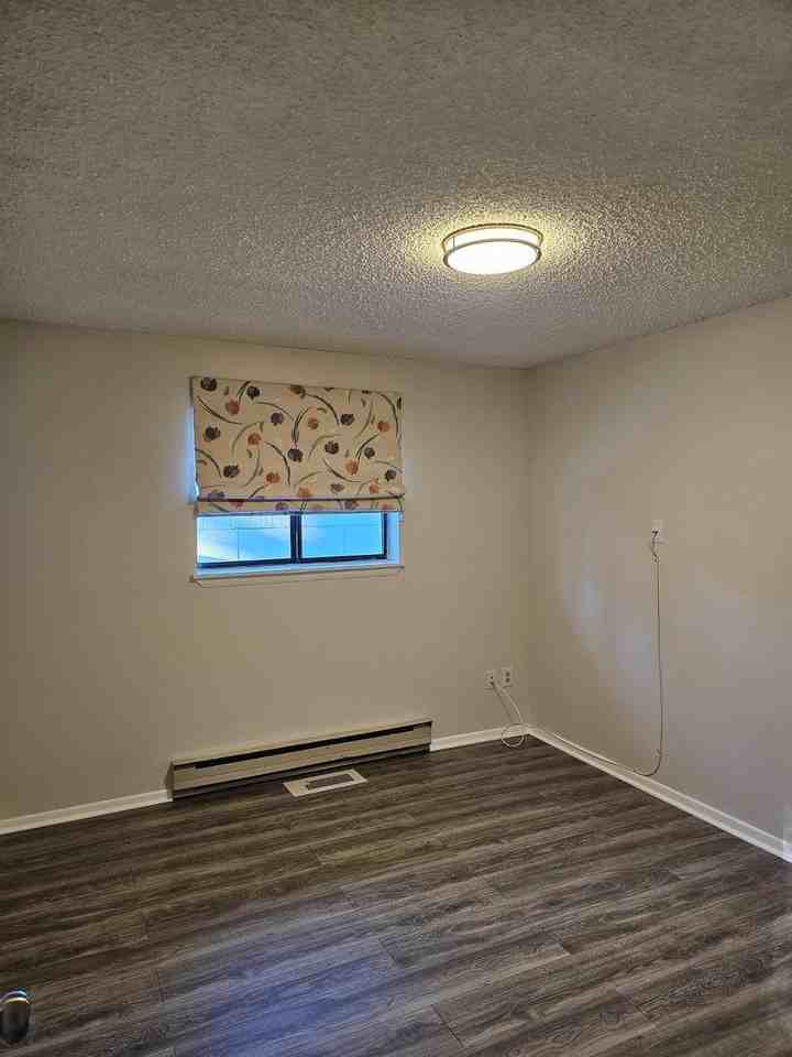 950 N Park Dr - Photo 7 of 17