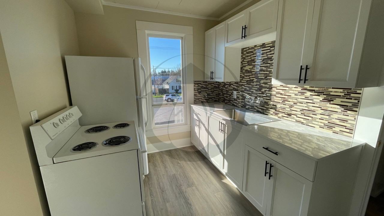 1121 Ne Baker St #1-4 - Photo 5 of 5