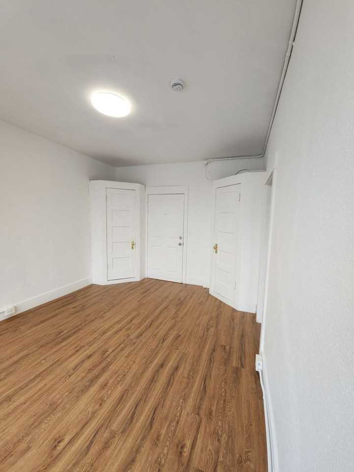 Tower 410 - Photo 7 of 22