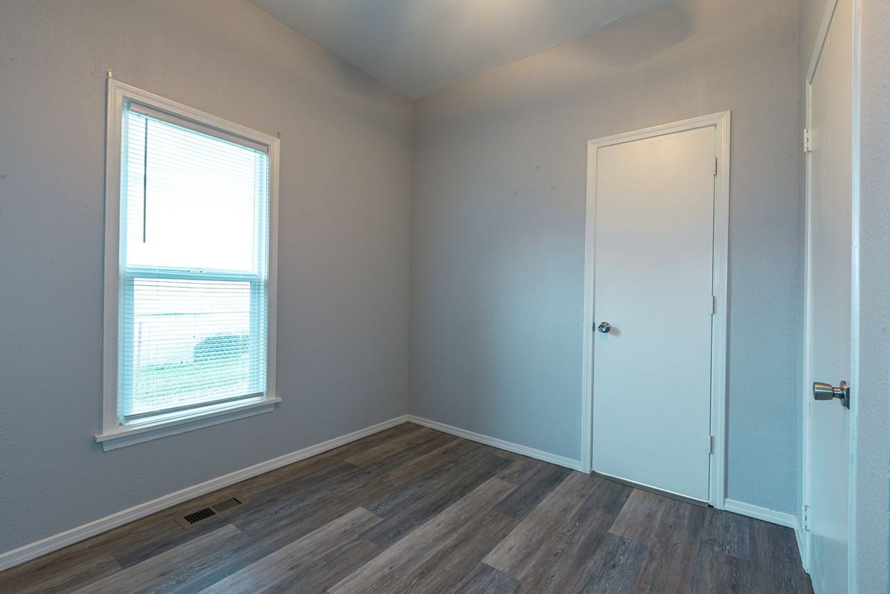 535 S 39th West Ave - Photo 6 of 28