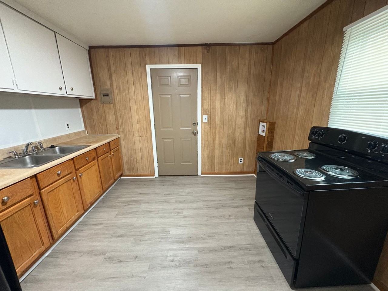 1217 Devine St - Photo 3 of 8