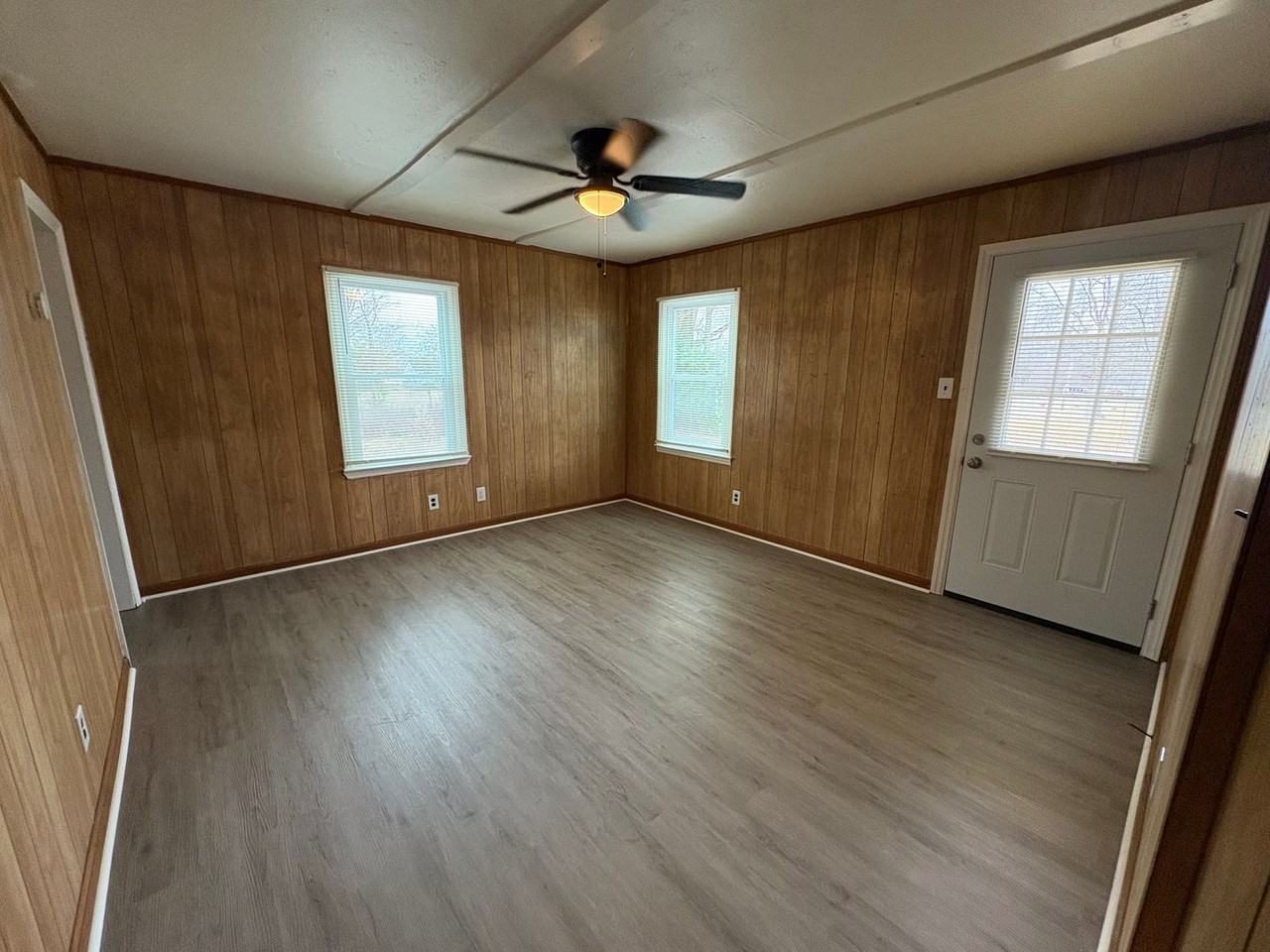 1217 Devine St - Photo 4 of 8