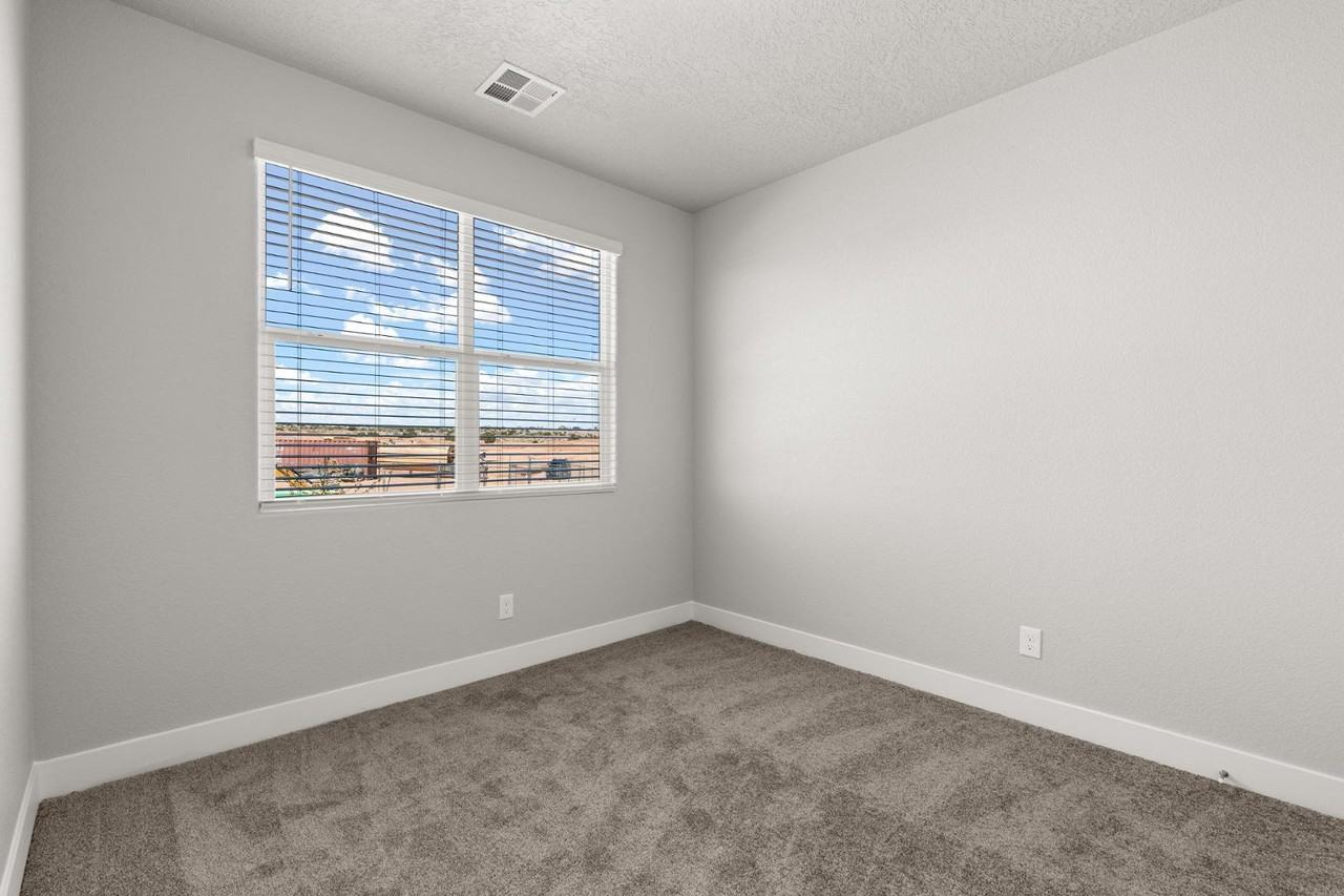 6712 Zachary Rd Ne - Photo 4 of 33