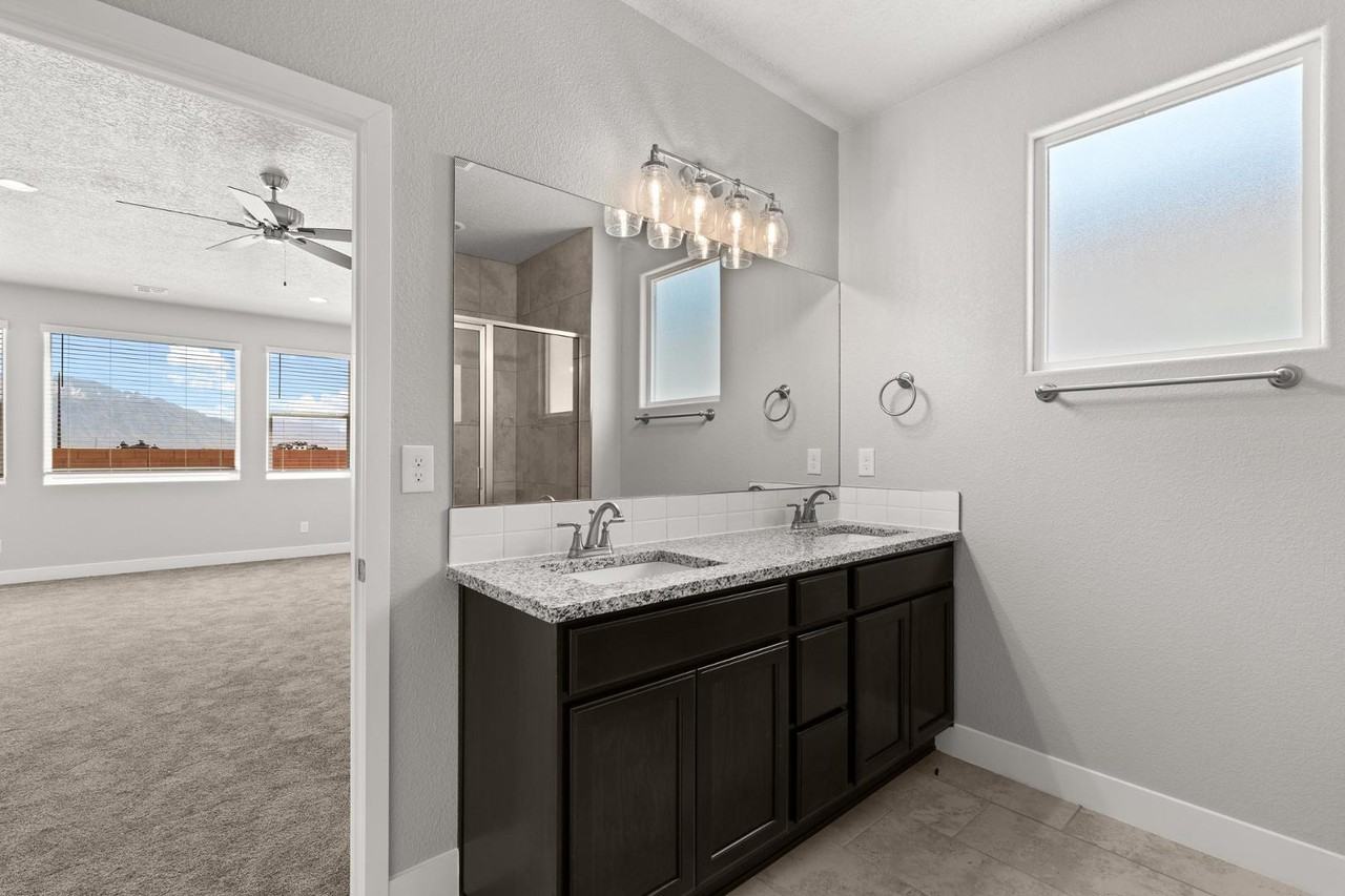 6712 Zachary Rd Ne - Photo 6 of 33