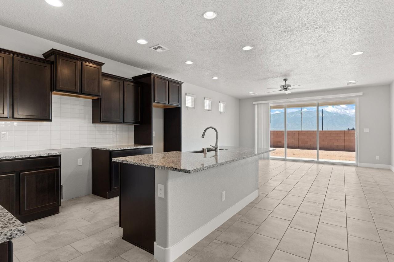 6712 Zachary Rd Ne - Photo 7 of 33