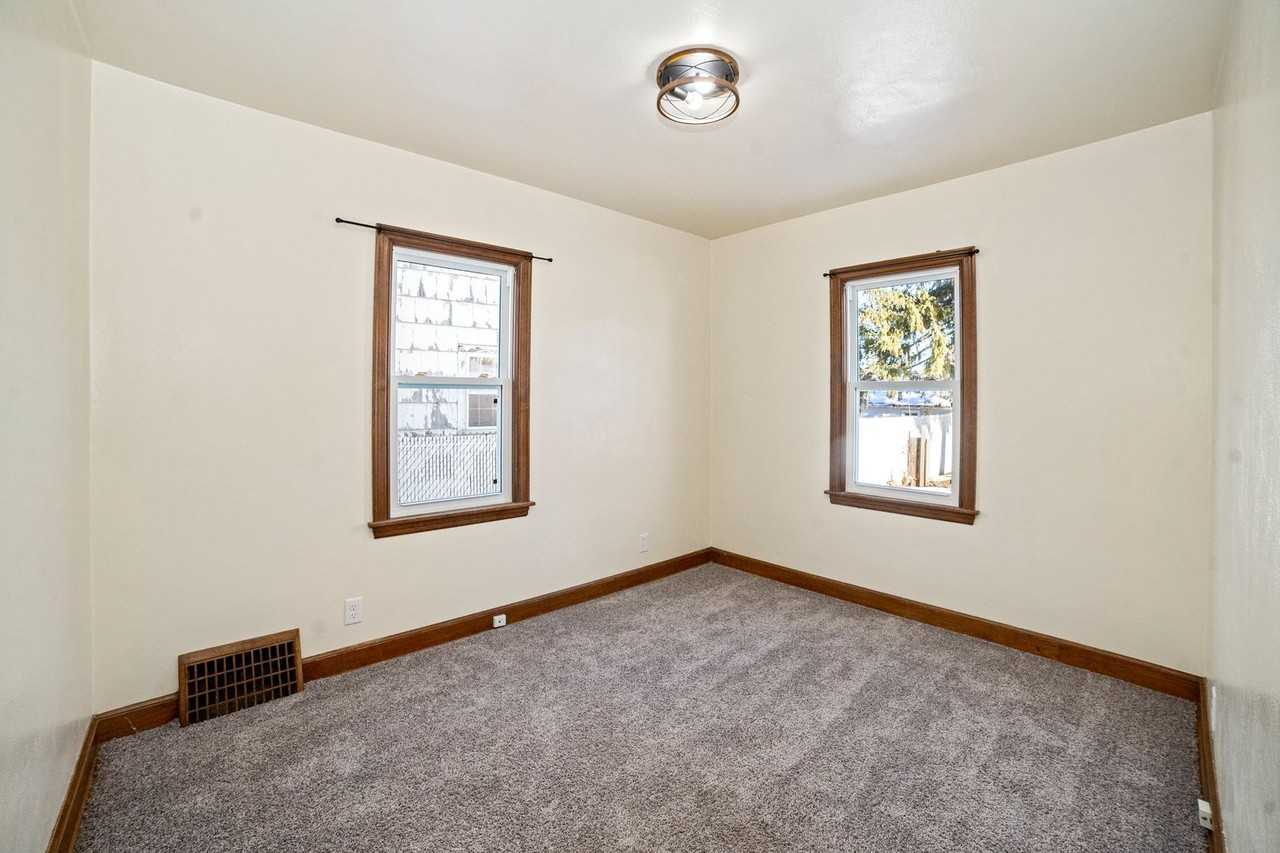 129 Irene St - Photo 3 of 15