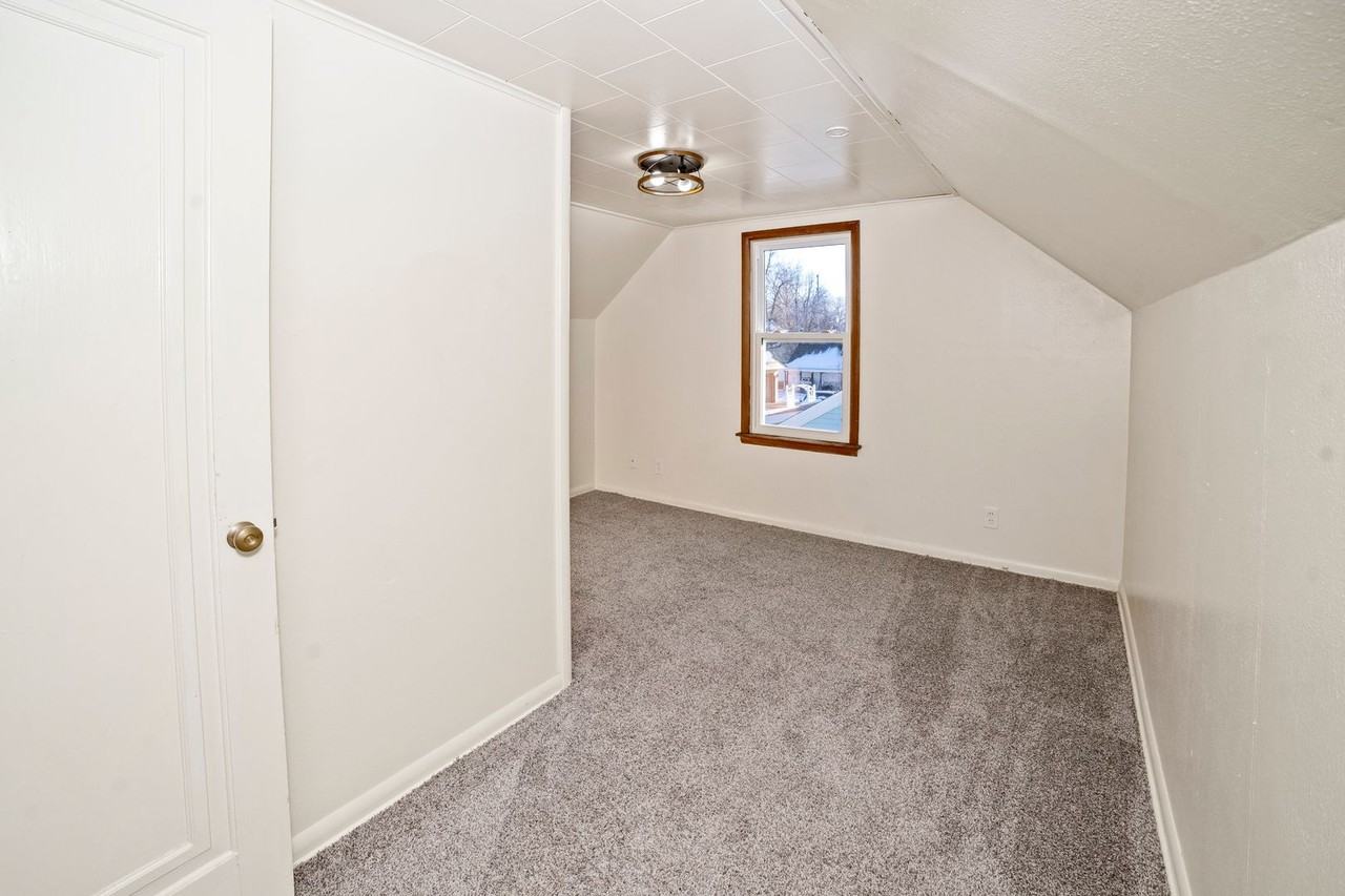 129 Irene St - Photo 6 of 15