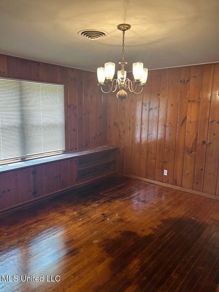 4806 Kendall Ave - Photo 2 of 6