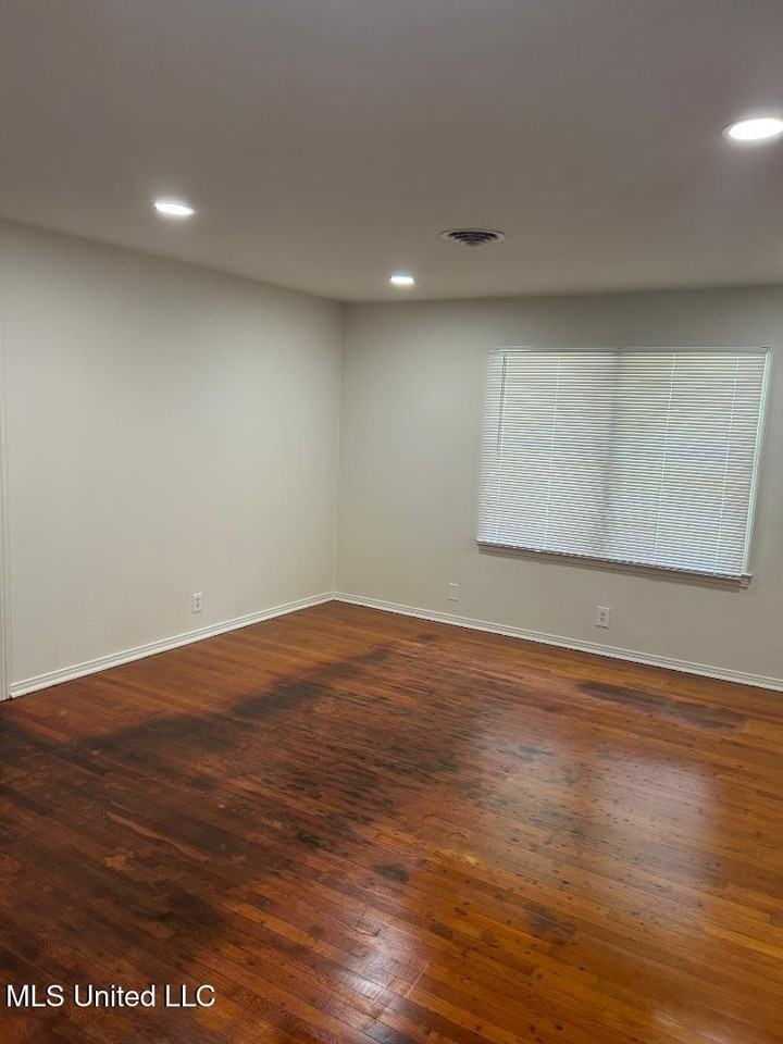 4806 Kendall Ave - Photo 3 of 6