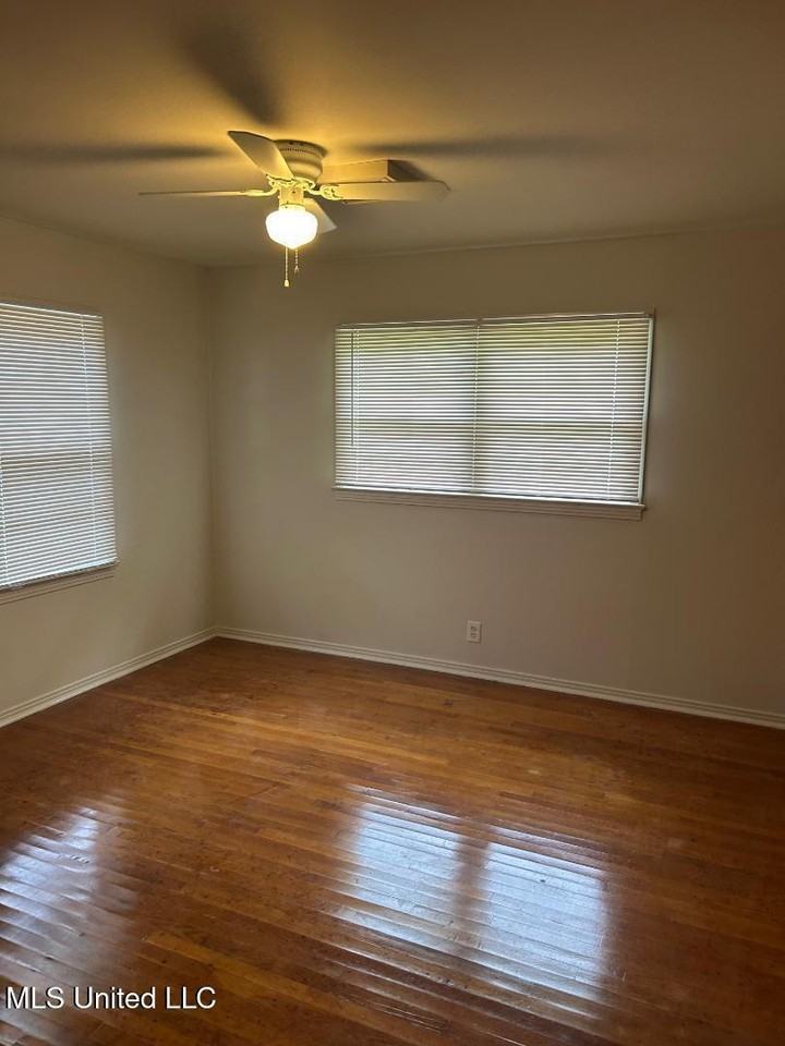 4806 Kendall Ave - Photo 5 of 6