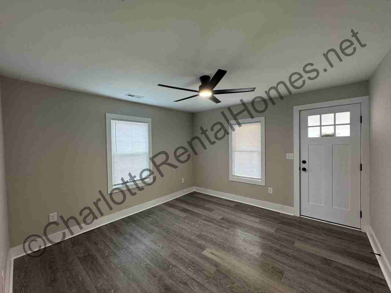 5402 Dellinger Cir - Photo 2 of 5