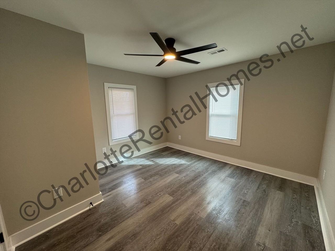 5402 Dellinger Cir - Photo 3 of 5