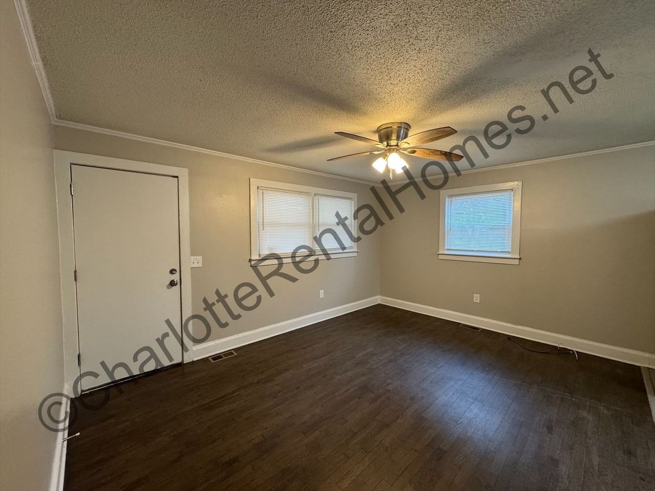 901 N Weldon St - Photo 6 of 7