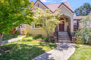 featured image of 1809 Versailles Ave