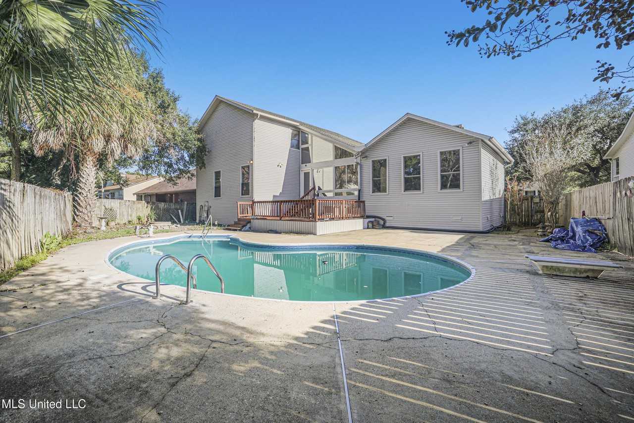 4409 Shadow Wood Cir - Photo 2 of 50