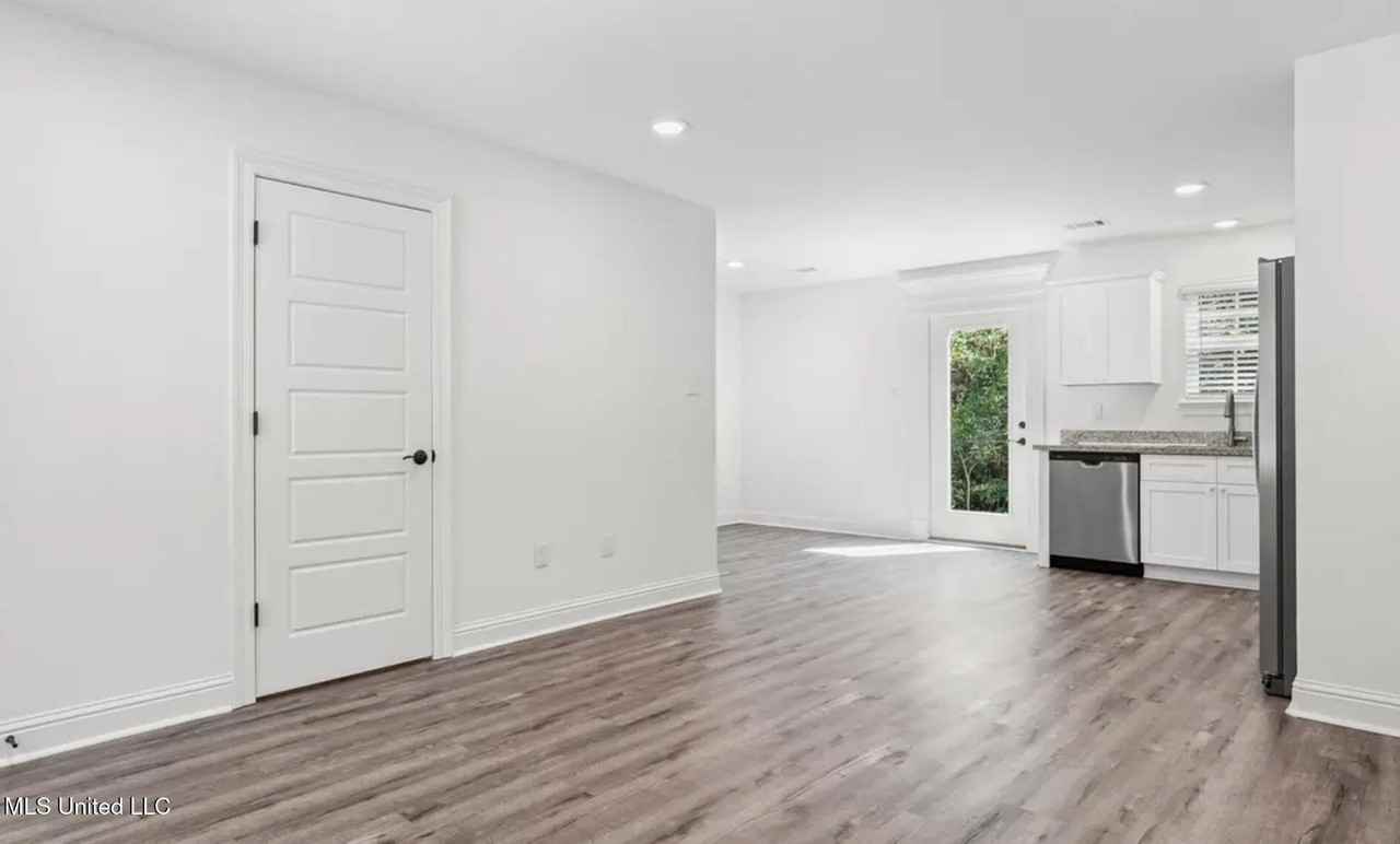 1511 2nd St - Photo 4 of 25