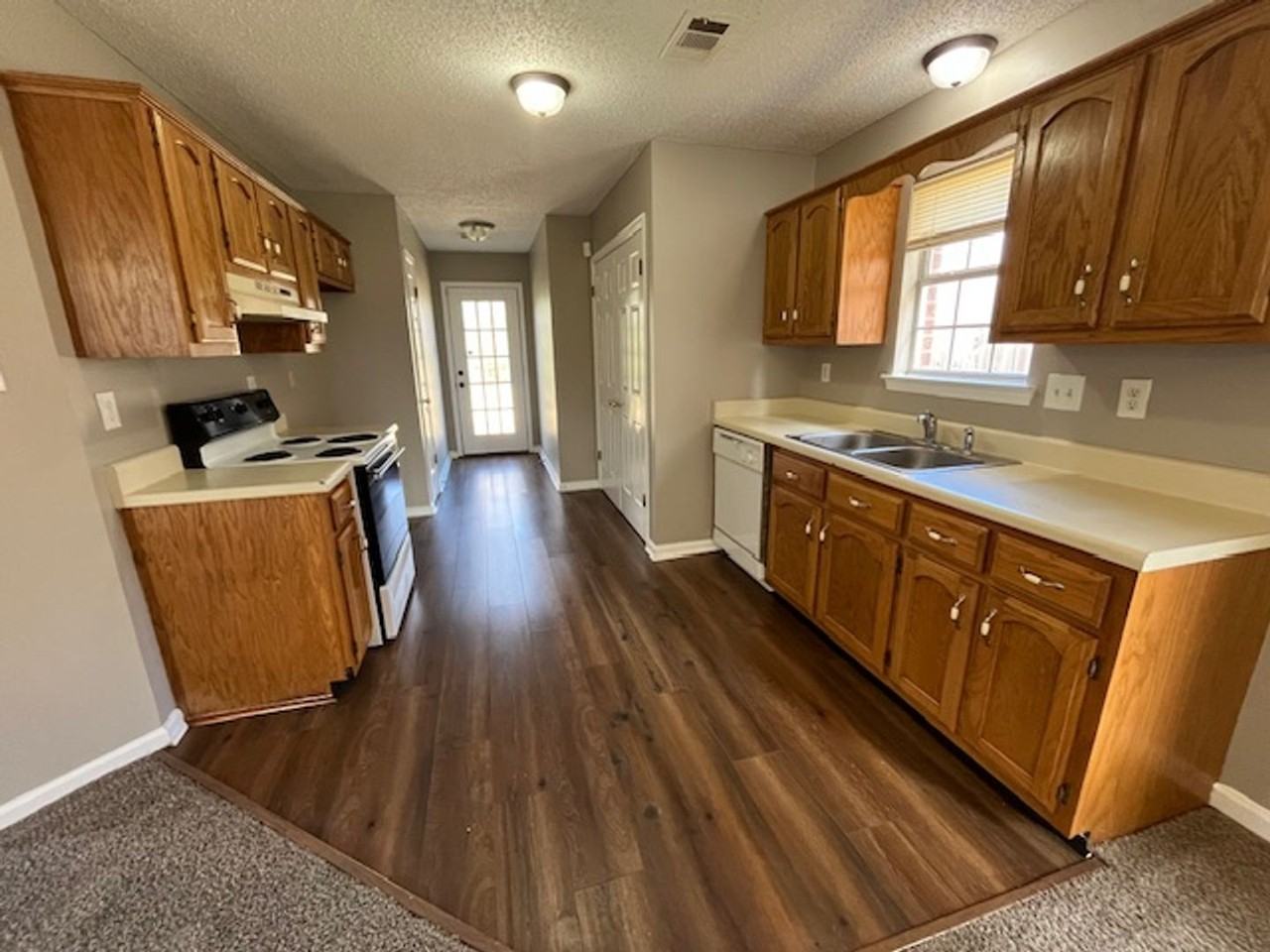 9912 Maury Cv - Photo 4 of 10