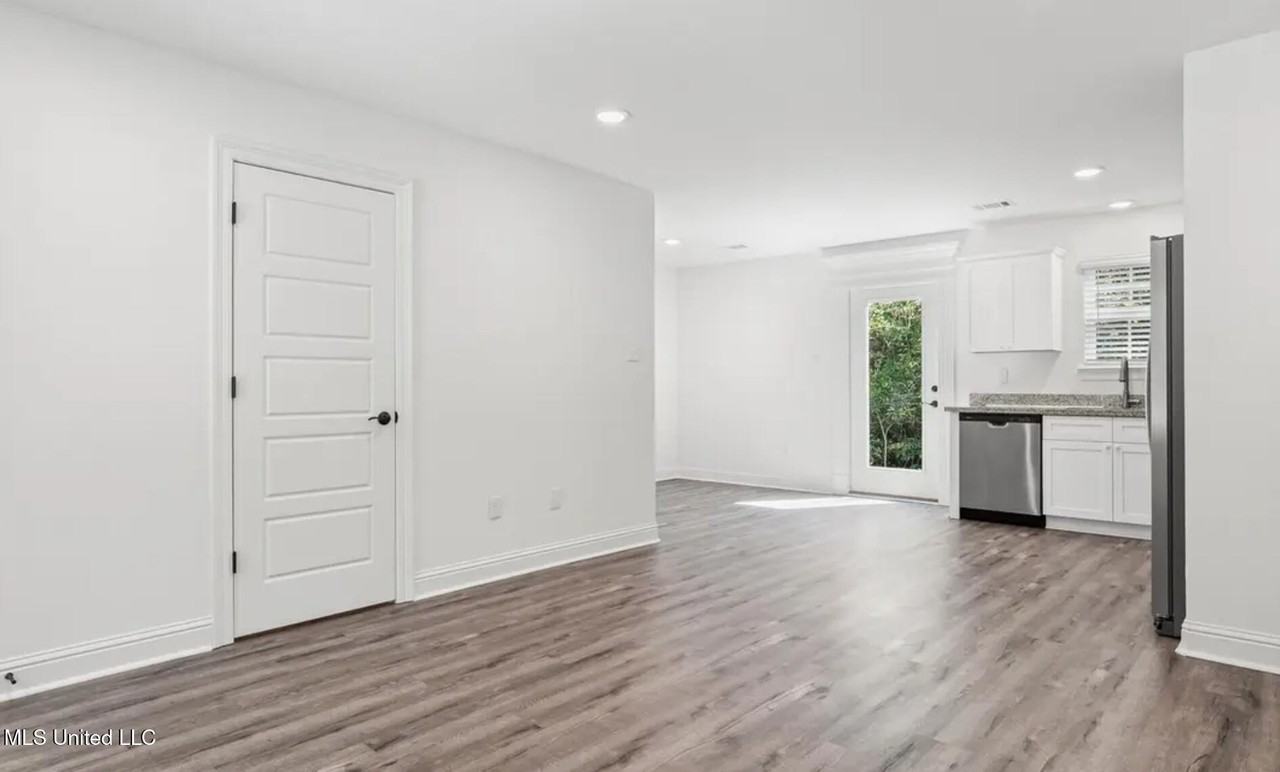 1525 2nd St - Photo 2 of 13