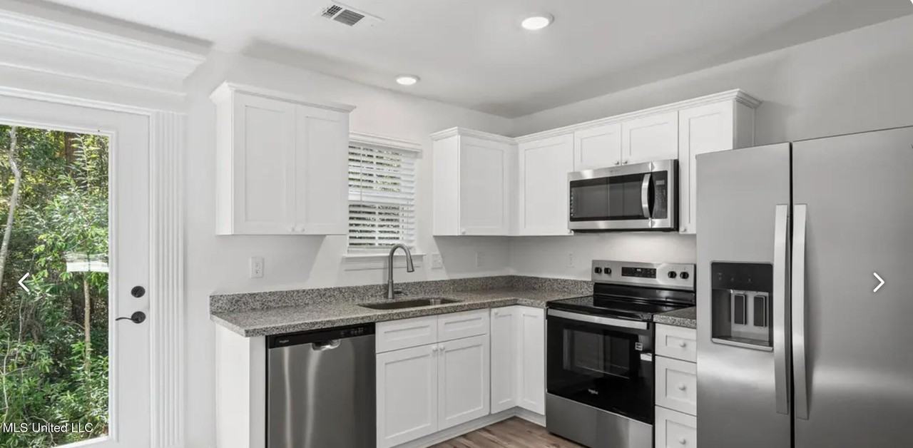 1525 2nd St - Photo 4 of 13