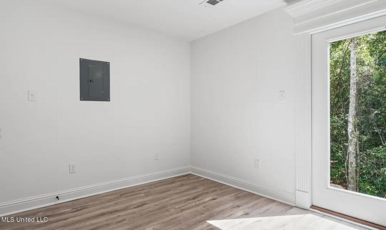 913 Motsie Rd - Photo 5 of 34