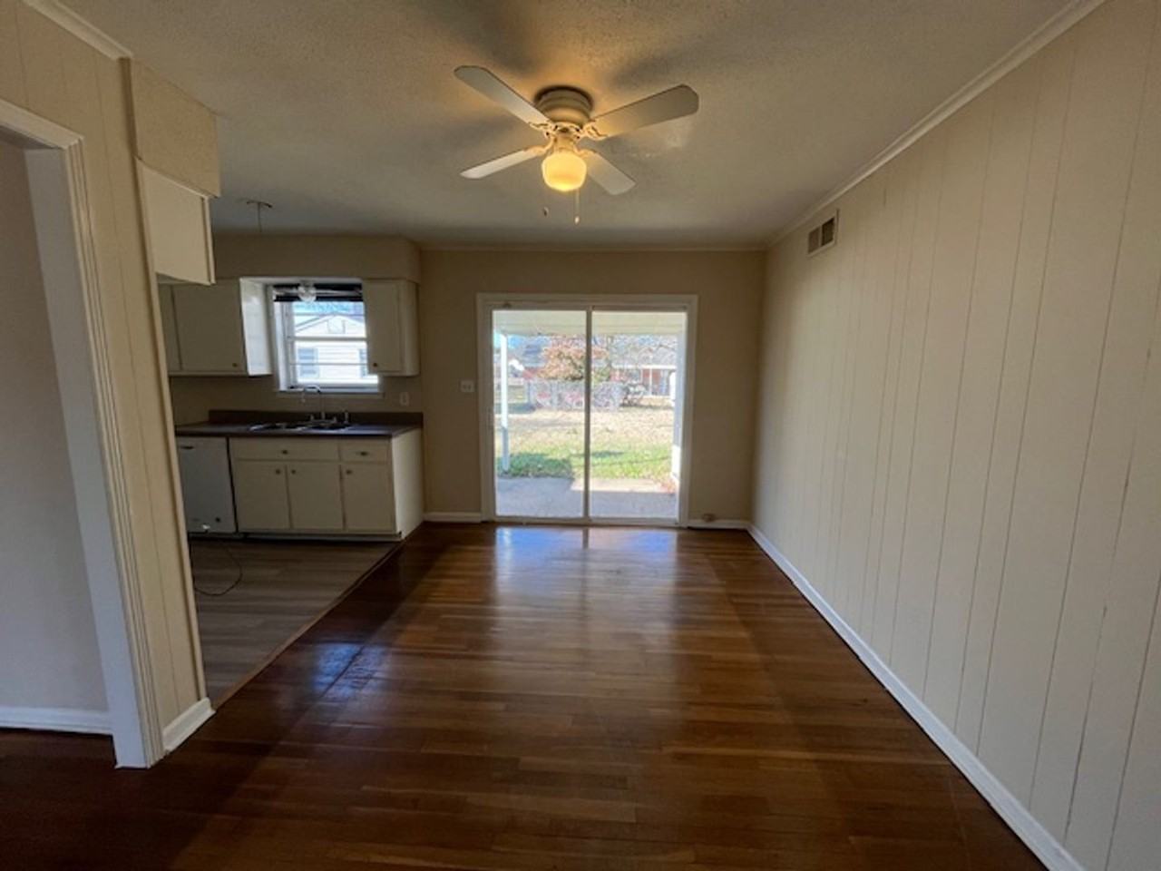 8399 Booneville Dr - Photo 3 of 12