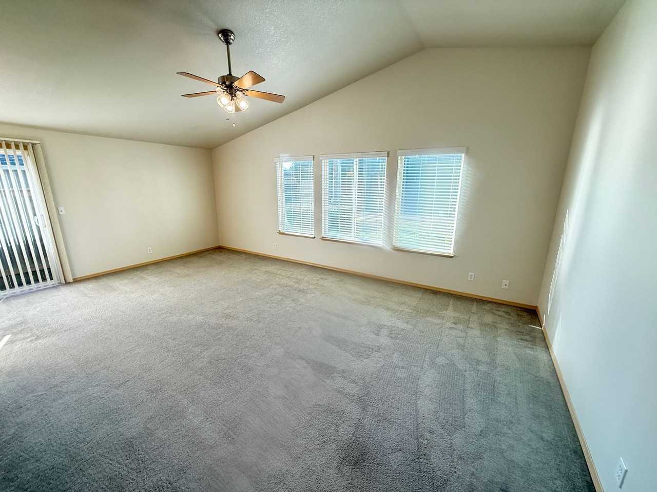 3585 Castrey St - Photo 5 of 34