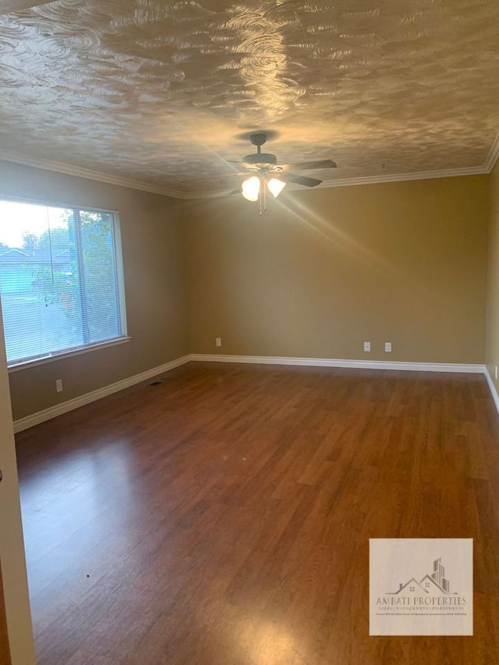 572 E Fremont Ave - Photo 6 of 23