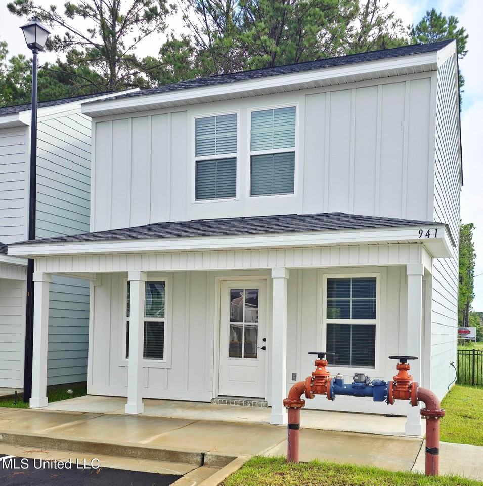 947 Motsie Rd - Photo 2 of 14