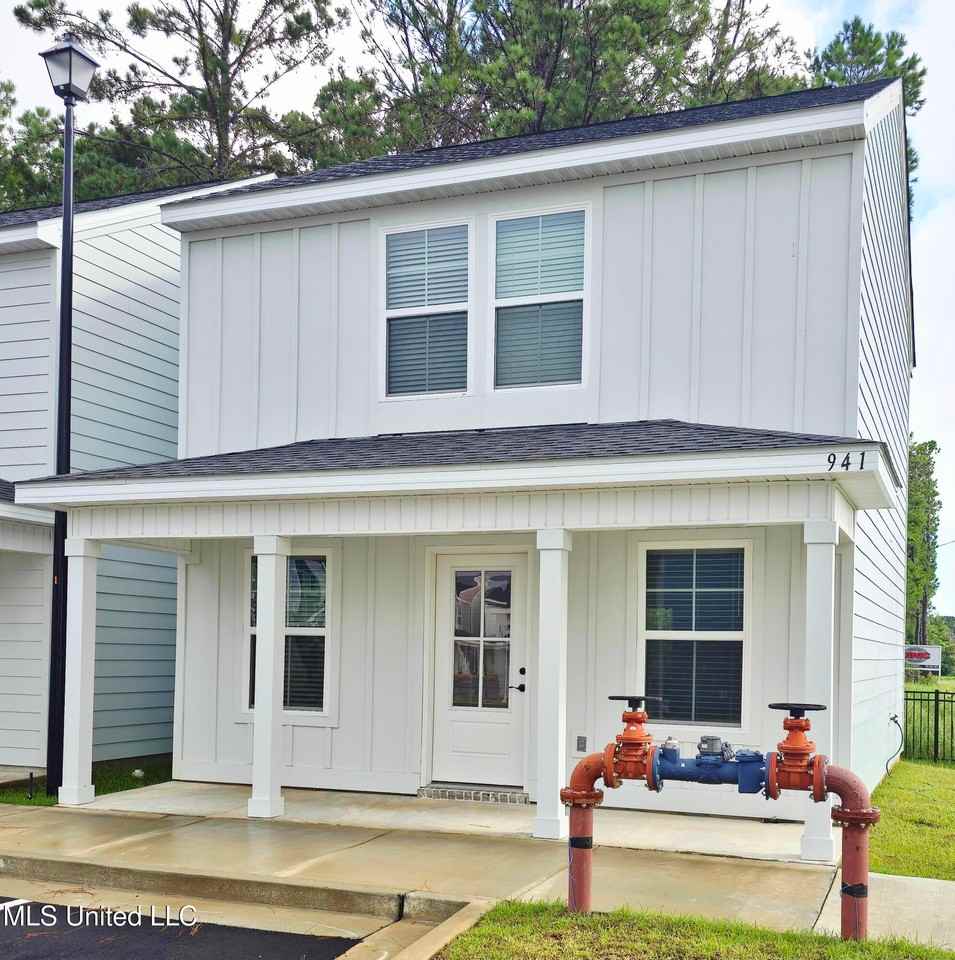 947 Motsie Rd - Photo 2 of 14
