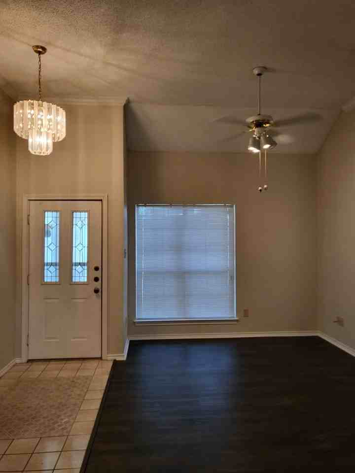 1905 Libby Ln - Photo 2 of 25