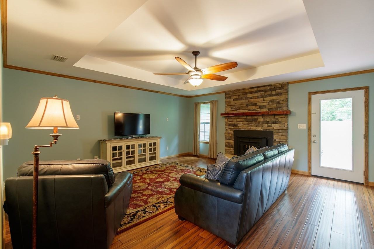 4404 Mayfield Ln - Photo 3 of 27