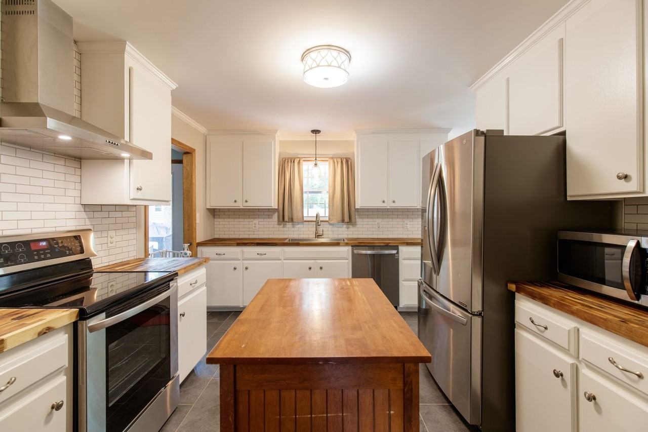 4404 Mayfield Ln - Photo 5 of 27