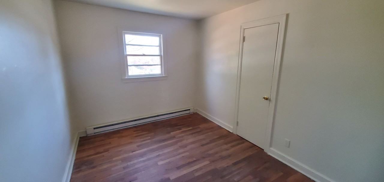 1125 Hern Ave - Photo 3 of 8