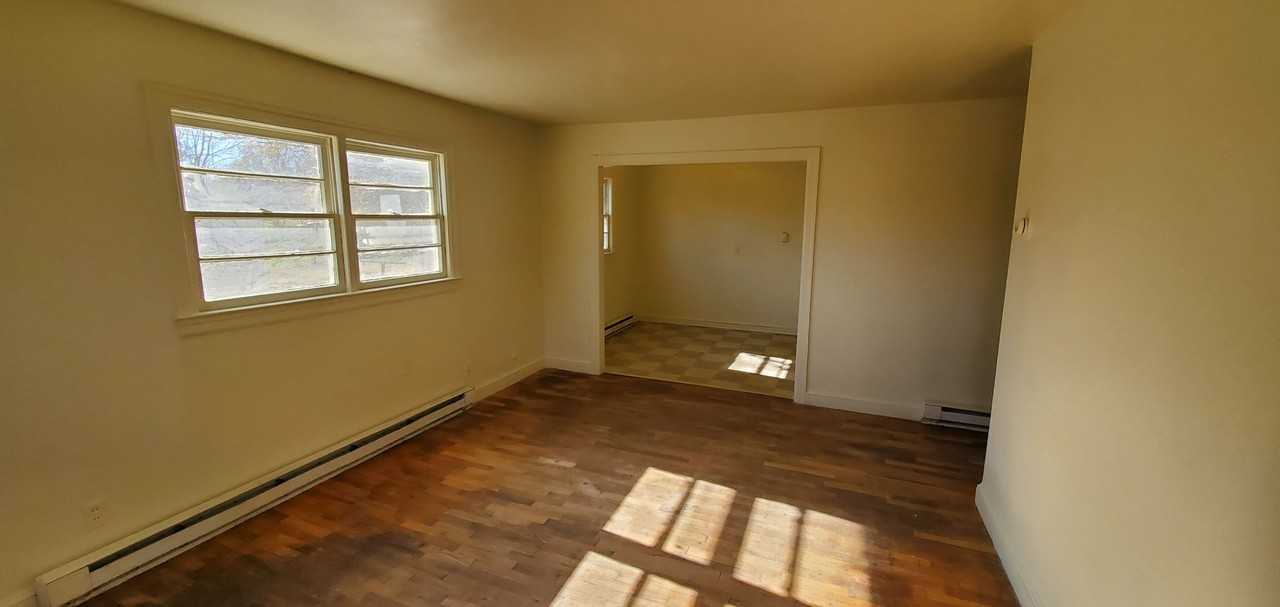 1125 Hern Ave - Photo 4 of 8