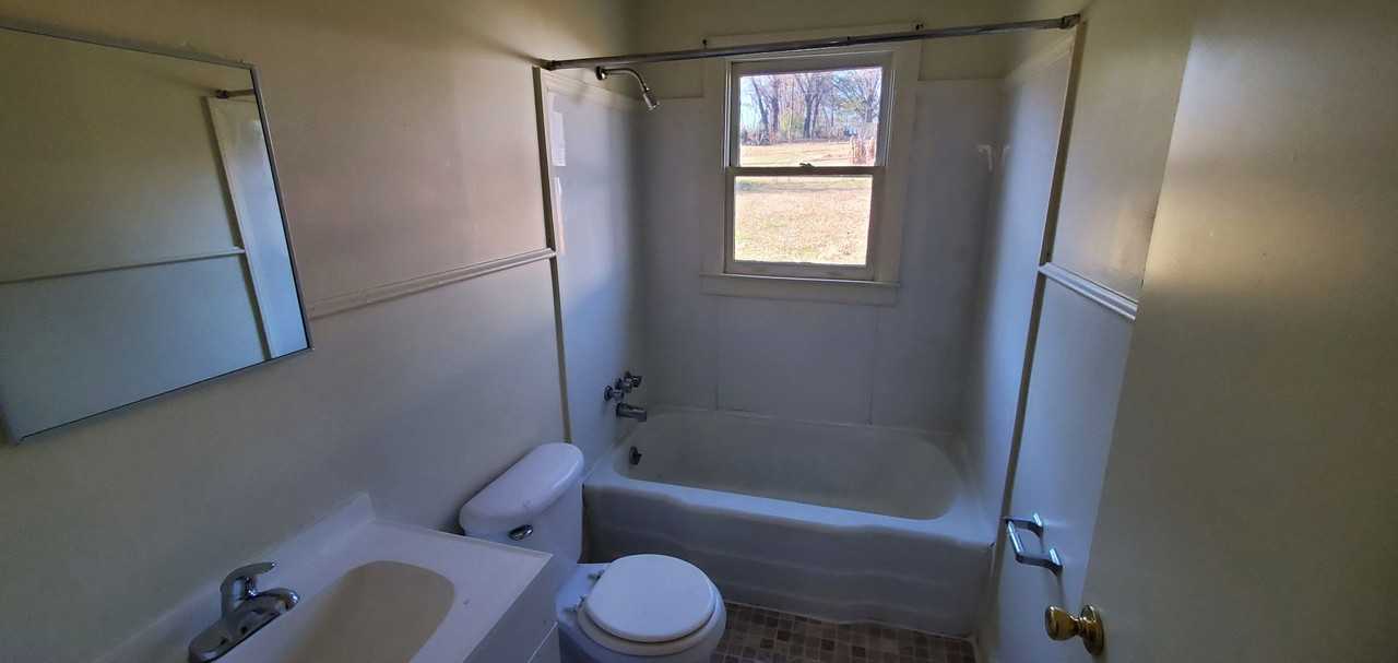 1125 Hern Ave - Photo 5 of 8