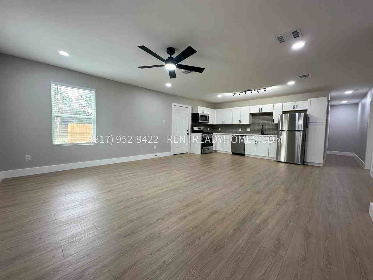 10529 Muscatine St - Photo 4 of 19