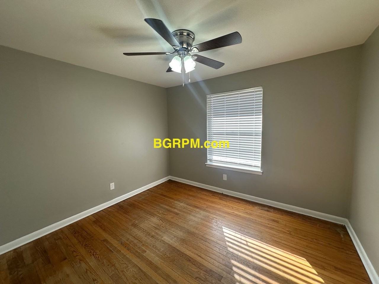 1211 Lee St - Photo 5 of 8