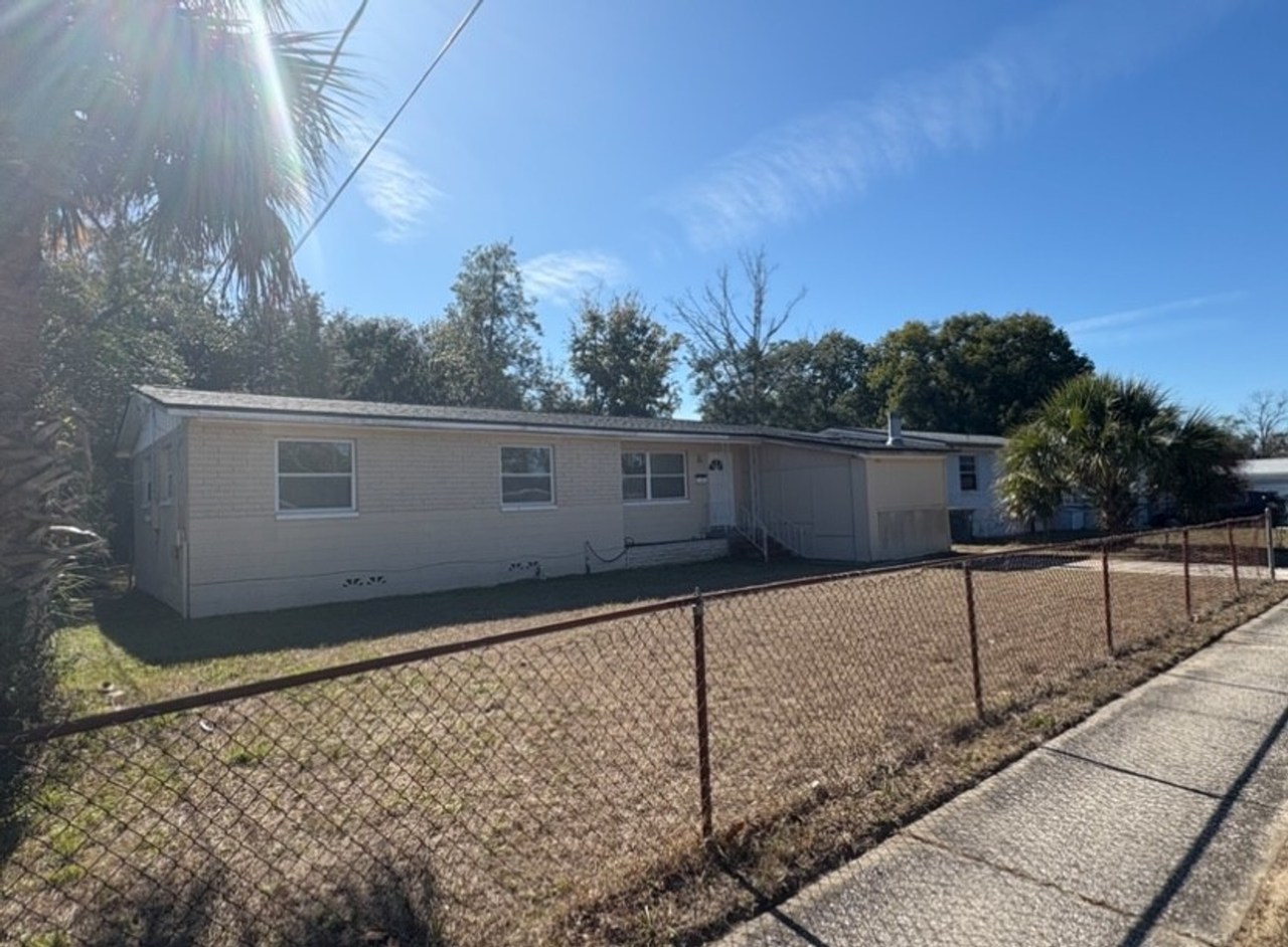 7248 Stonehurst Rd N - Photo 3 of 23