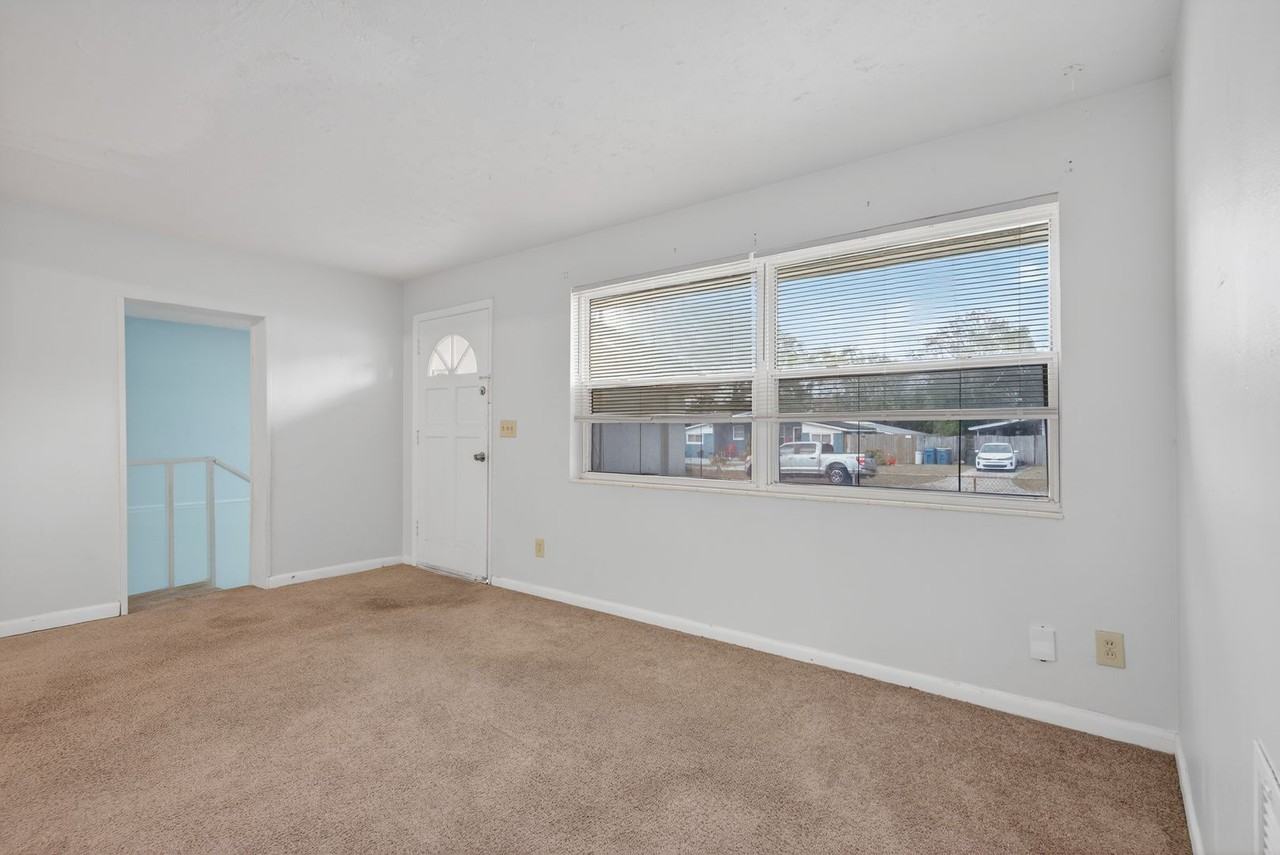 7248 Stonehurst Rd N - Photo 5 of 23