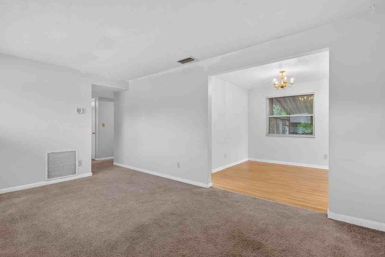 7248 Stonehurst Rd N - Photo 6 of 23