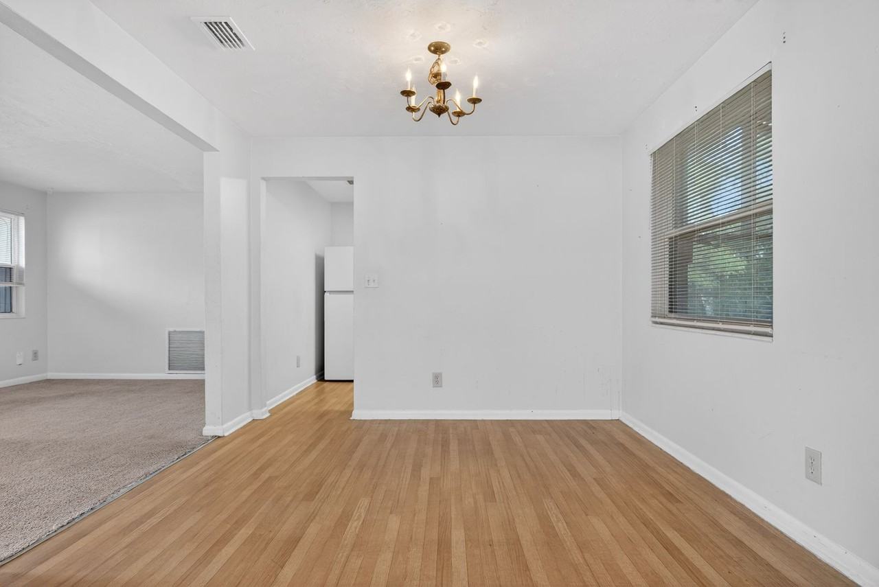 7248 Stonehurst Rd N - Photo 7 of 23