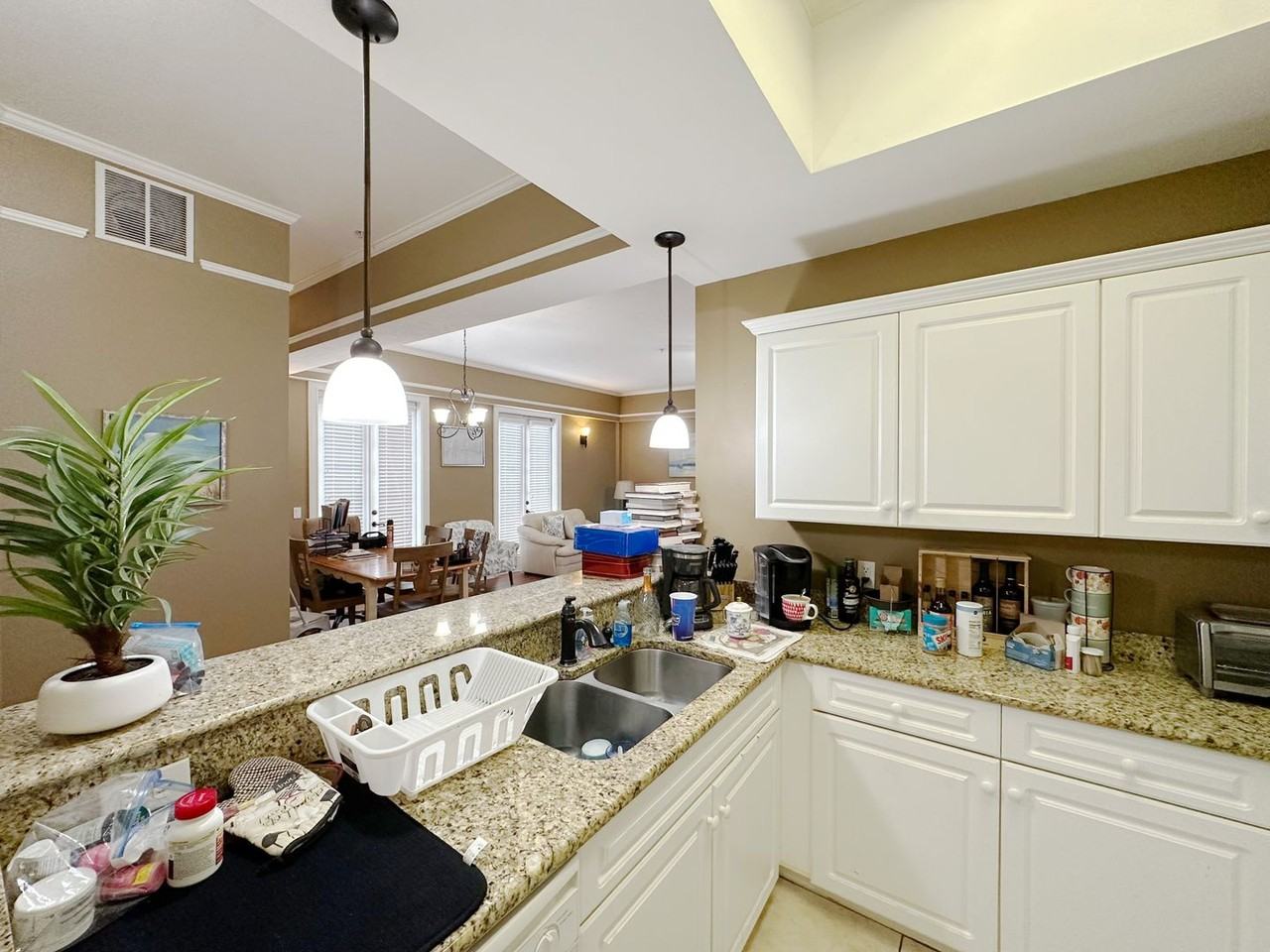 325 Nw 14th St - Photo 4 of 14